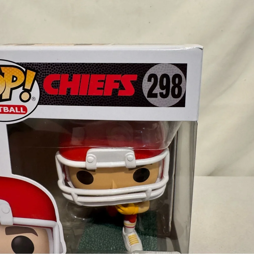 Travis Kelce/Patrick Mahomes (Chiefs)‎ NFL Funko Pop! Combo (2) - Picture 9 of 15